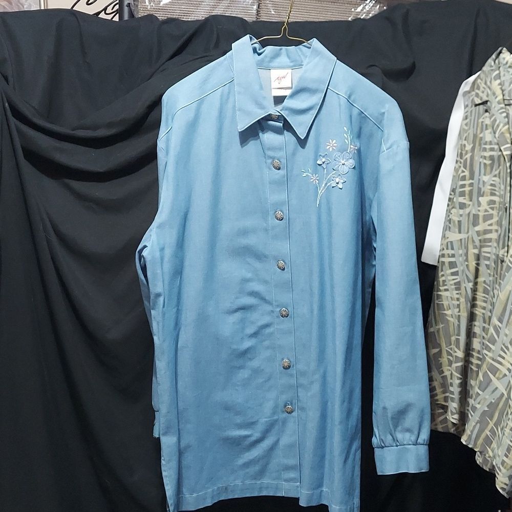 G.W. long sleeve cotton button down shirt size 14 (InvW120)